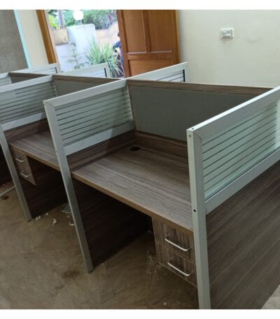 Workstations with Side Glass Aluminum Partitions