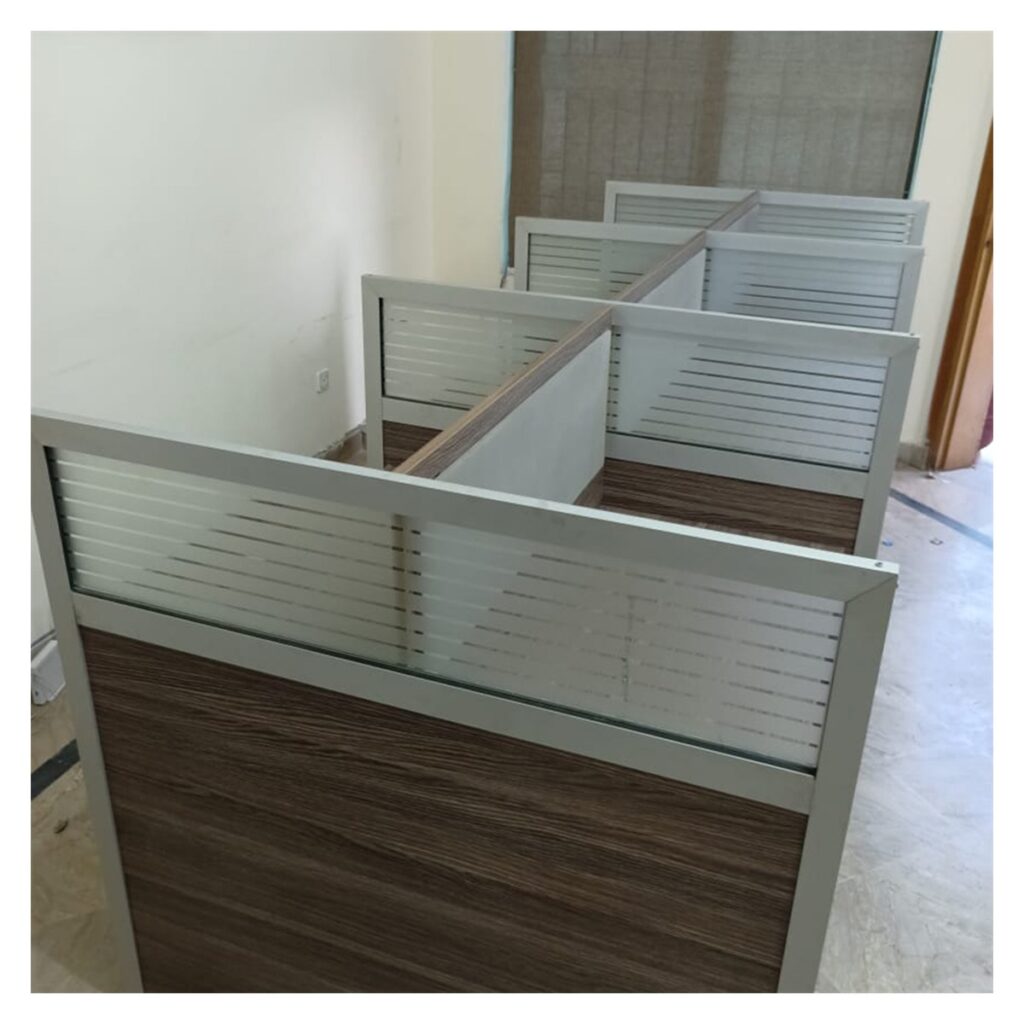 Workstations with Side Glass Aluminum Partitions