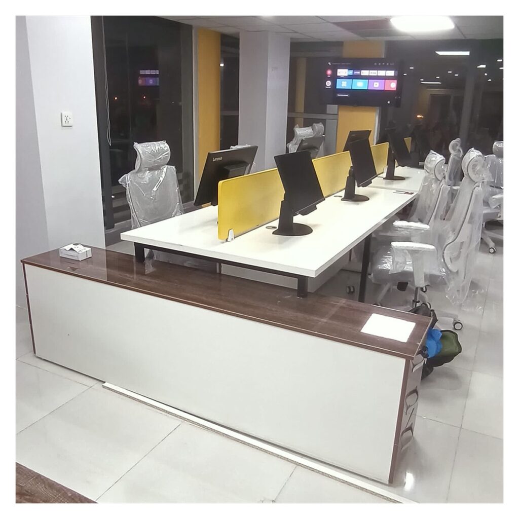 Workstations with Independent Side Racks